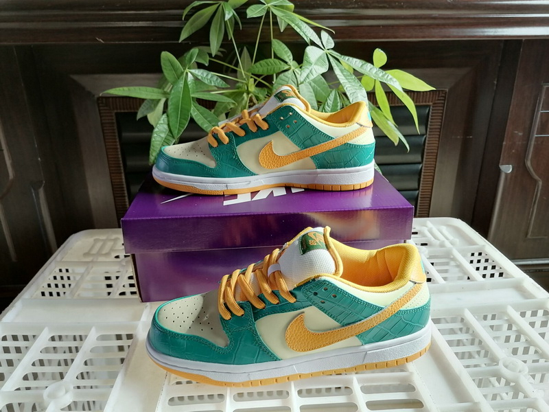 Nike SB Dunk Low Women Shoes 550