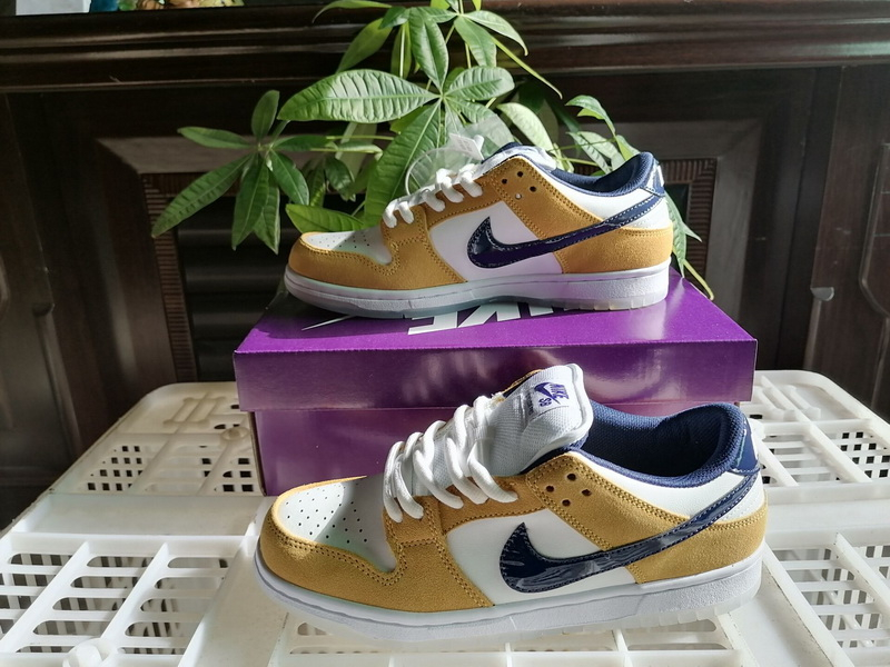 Nike SB Dunk Low Women Shoes 555